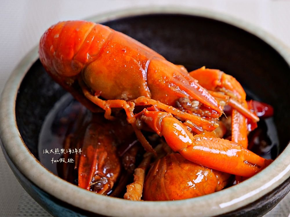 2025麻辣飄香｜中興新村第一市場正宗四川滷味，花椒直送還原川味本色，涮嘴不膩好滋味，還有麻辣飄香小龍蝦，椒麻噴香、辣勁過癮，剩餘湯頭還能煮麻辣鍋！