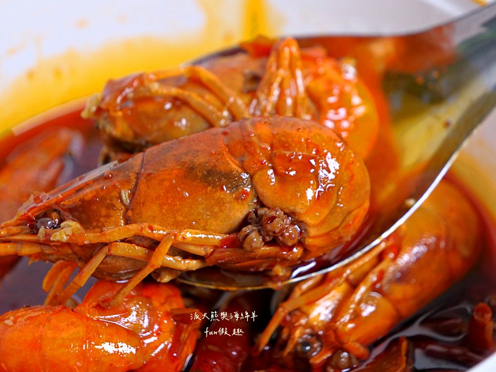 2025麻辣飄香｜中興新村第一市場正宗四川滷味，花椒直送還原川味本色，涮嘴不膩好滋味，還有麻辣飄香小龍蝦，椒麻噴香、辣勁過癮，剩餘湯頭還能煮麻辣鍋！