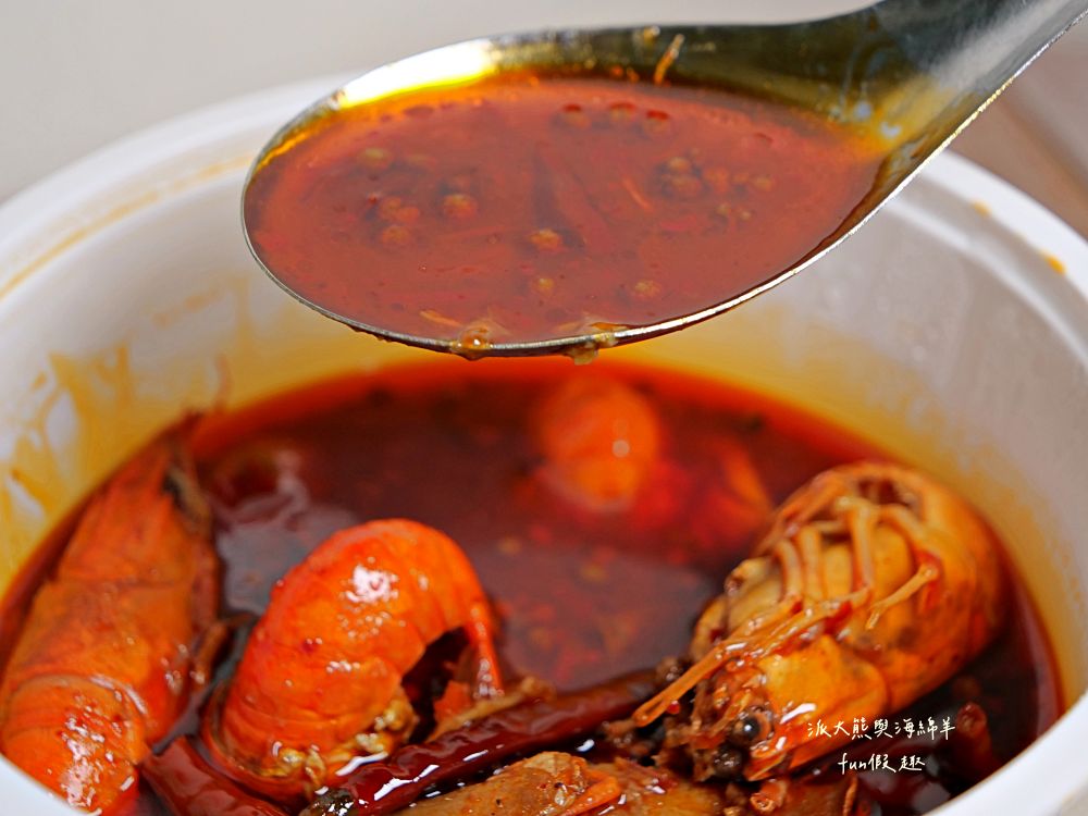 2025麻辣飄香｜中興新村第一市場正宗四川滷味，花椒直送還原川味本色，涮嘴不膩好滋味，還有麻辣飄香小龍蝦，椒麻噴香、辣勁過癮，剩餘湯頭還能煮麻辣鍋！