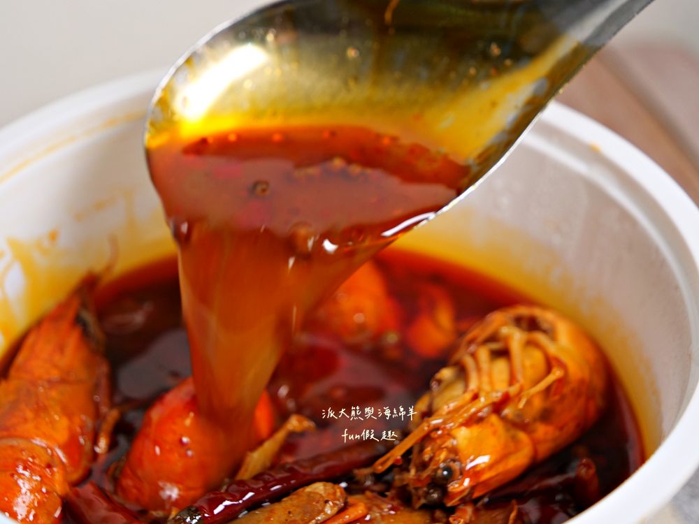 2025麻辣飄香｜中興新村第一市場正宗四川滷味，花椒直送還原川味本色，涮嘴不膩好滋味，還有麻辣飄香小龍蝦，椒麻噴香、辣勁過癮，剩餘湯頭還能煮麻辣鍋！