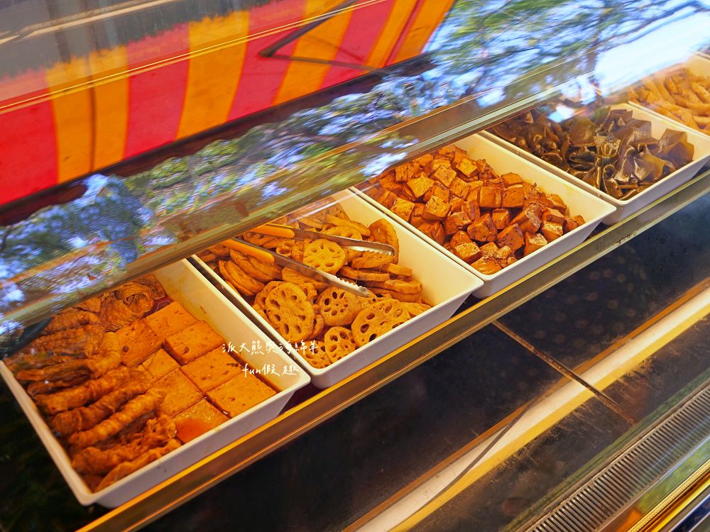 2025麻辣飄香｜中興新村第一市場正宗四川滷味，花椒直送還原川味本色，涮嘴不膩好滋味，還有麻辣飄香小龍蝦，椒麻噴香、辣勁過癮，剩餘湯頭還能煮麻辣鍋！