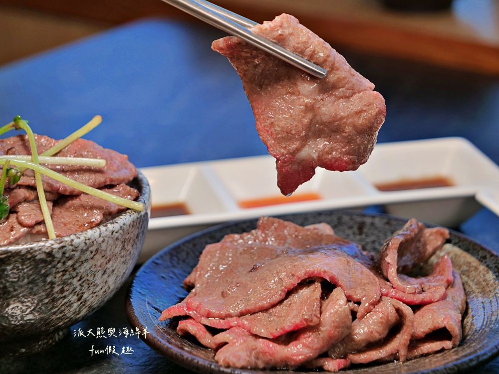 唯真燒肉 南投草屯店｜終於不用跑臺中！挑戰在地最強CP值：雙人套餐肉量直逼1公斤，絕美稻浪x神級泰式烤肉醬x銷魂一饌冬蔭功湯底，免服務費無低消，還有證書的日本A5和牛！