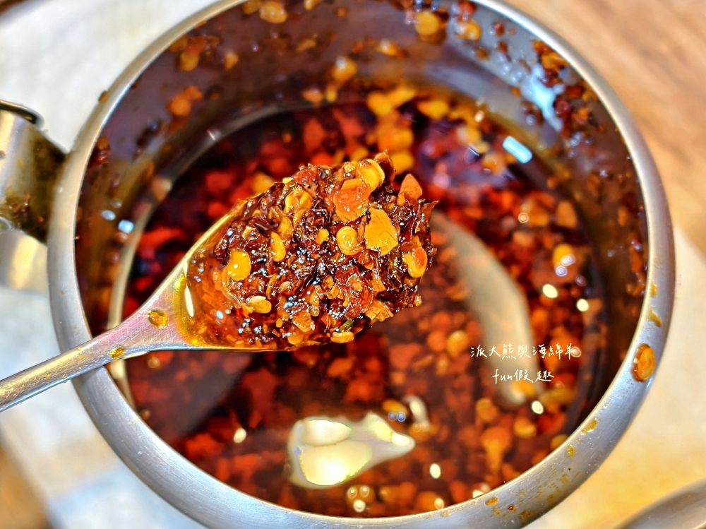 2025李媽媽民族鍋燒老店｜自1963年開業至今，臺南人從小吃到大的經典鍋燒麵老字號！海產意麵、酸辣大麵、活魷魚全都必點，超過60年始終如一的好味道與人情味，即使排隊也甘願～