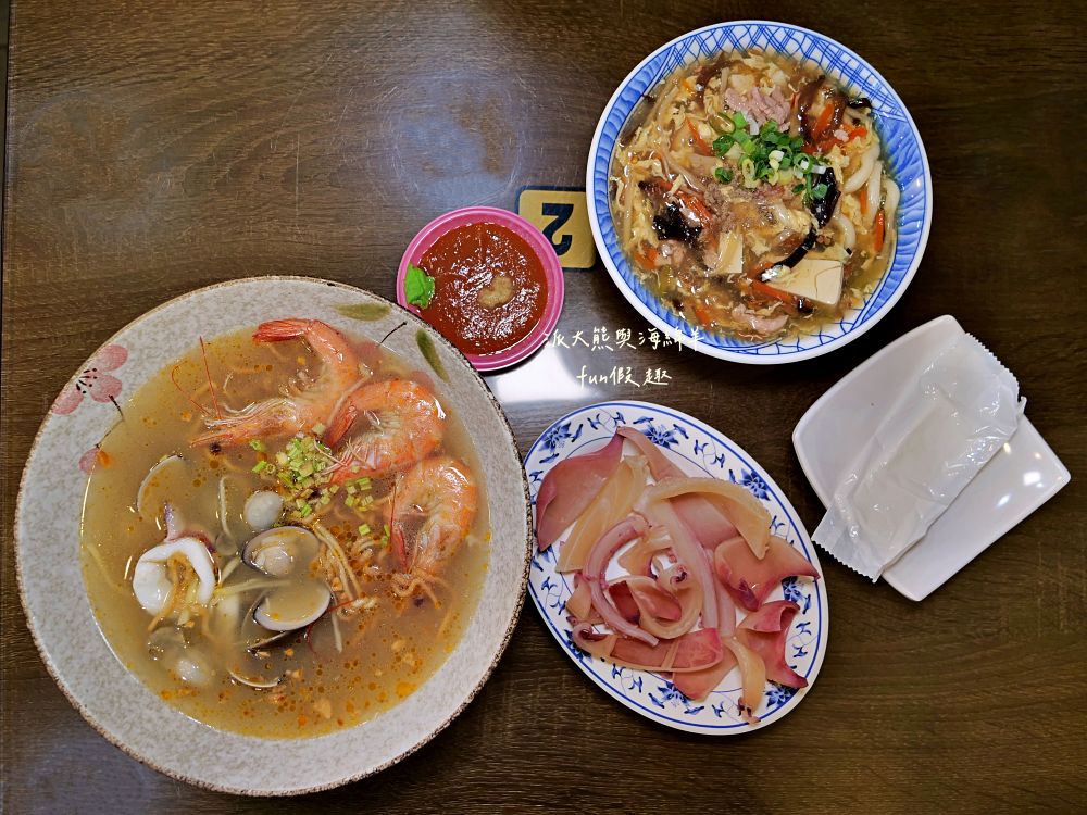 2025李媽媽民族鍋燒老店｜自1963年開業至今，臺南人從小吃到大的經典鍋燒麵老字號！海產意麵、酸辣大麵、活魷魚全都必點，超過60年始終如一的好味道與人情味，即使排隊也甘願～