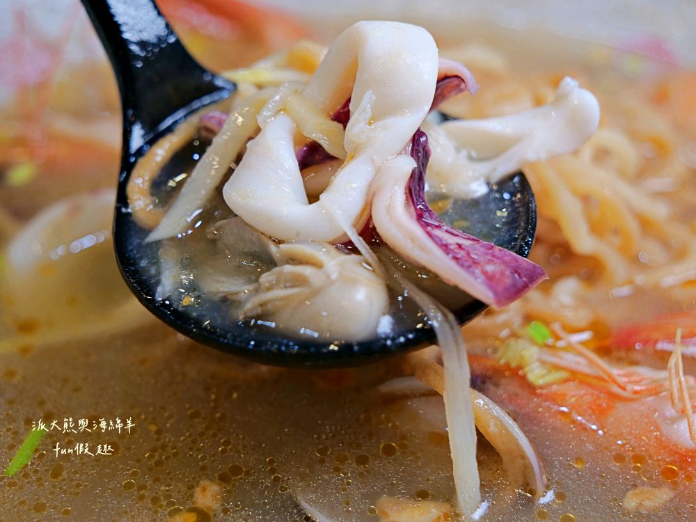 2025李媽媽民族鍋燒老店｜自1963年開業至今，臺南人從小吃到大的經典鍋燒麵老字號！海產意麵、酸辣大麵、活魷魚全都必點，超過60年始終如一的好味道與人情味，即使排隊也甘願～