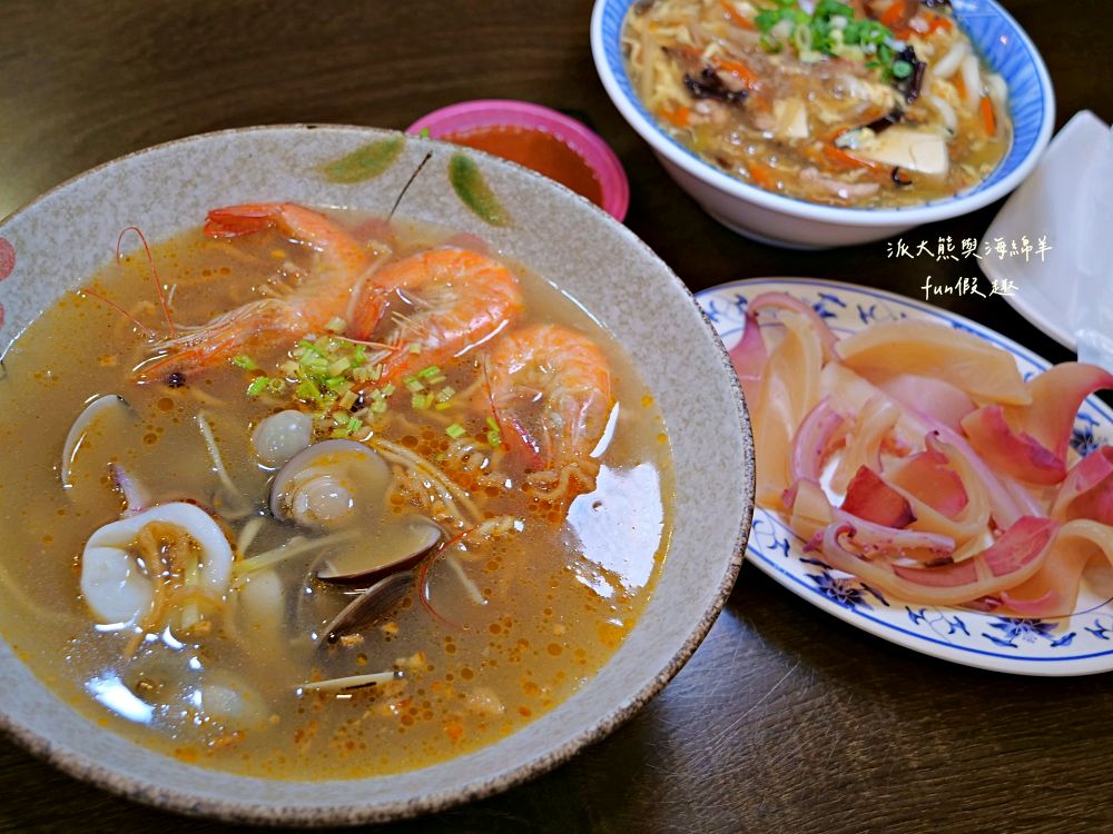 2025李媽媽民族鍋燒老店｜自1963年開業至今，臺南人從小吃到大的經典鍋燒麵老字號！海產意麵、酸辣大麵、活魷魚全都必點，超過60年始終如一的好味道與人情味，即使排隊也甘願～