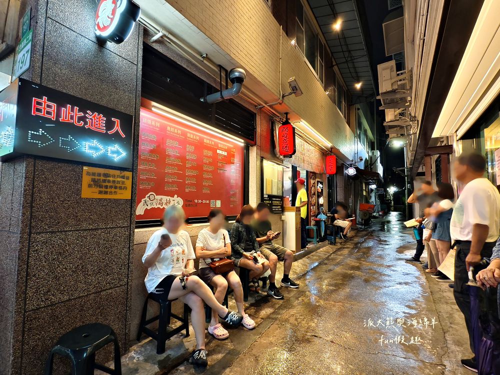 2025李媽媽民族鍋燒老店｜自1963年開業至今，臺南人從小吃到大的經典鍋燒麵老字號！海產意麵、酸辣大麵、活魷魚全都必點，超過60年始終如一的好味道與人情味，即使排隊也甘願～