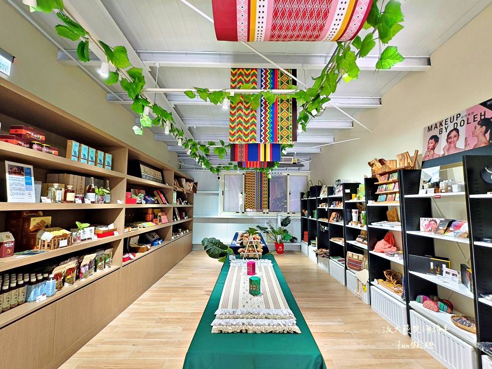 原之驛Ba-Bu樂園X LiMA南投站｜南投名間交流道旁原民文化據點，部落經濟新平台，工藝手作、原民服飾與在地農特產一次收藏，還可以預訂烤豬風味大餐！