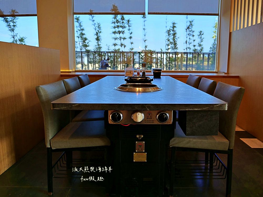 唯真燒肉 南投草屯店｜終於不用跑臺中！挑戰在地最強CP值：雙人套餐肉量直逼1公斤，絕美稻浪x神級泰式烤肉醬x銷魂一饌冬蔭功湯底，免服務費無低消，還有證書的日本A5和牛！