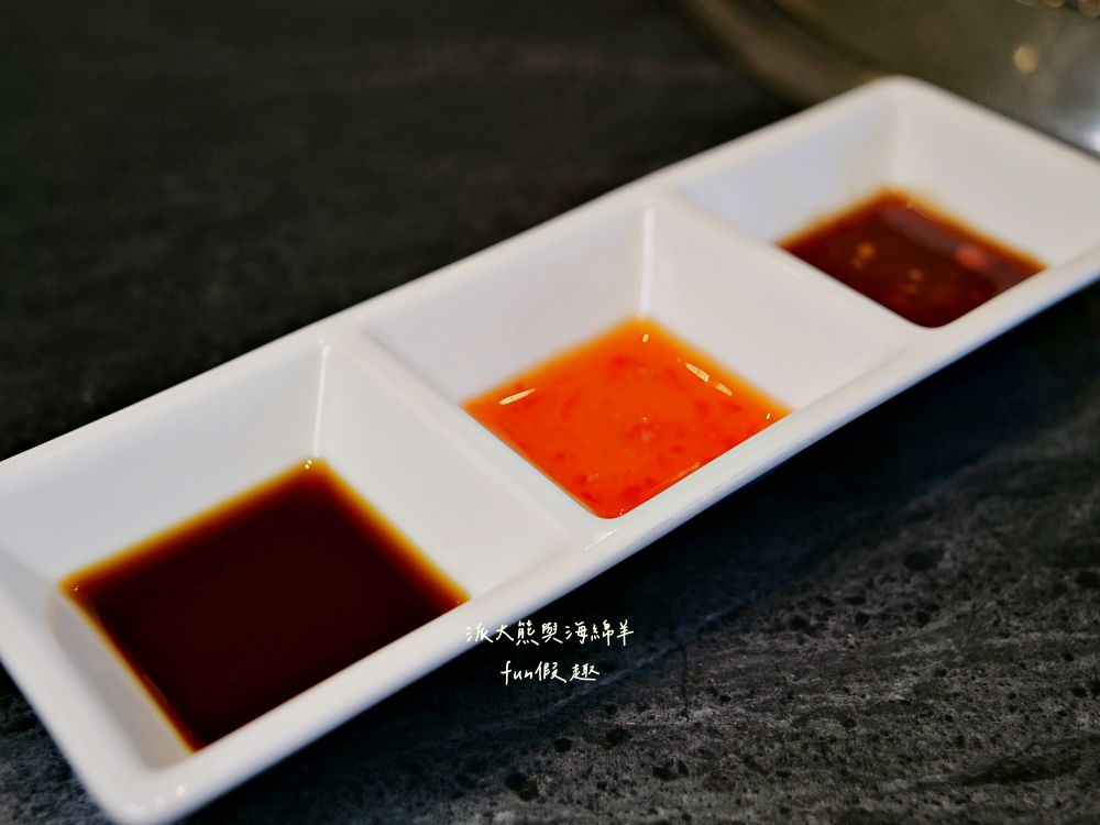 唯真燒肉 南投草屯店｜終於不用跑臺中！挑戰在地最強CP值：雙人套餐肉量直逼1公斤，絕美稻浪x神級泰式烤肉醬x銷魂一饌冬蔭功湯底，免服務費無低消，還有證書的日本A5和牛！