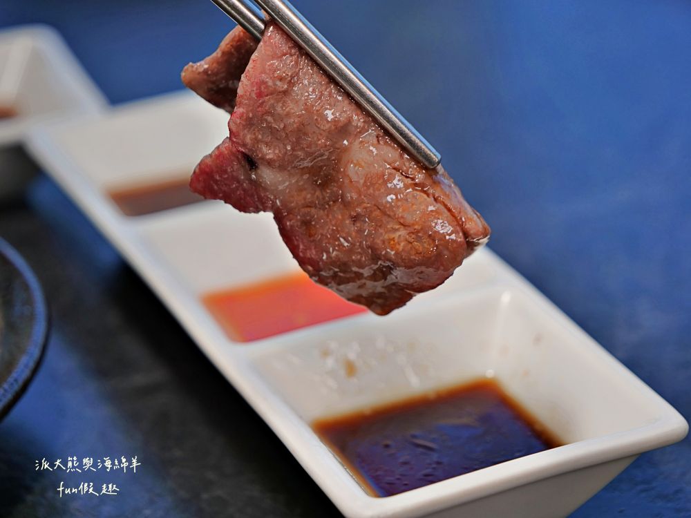 唯真燒肉 南投草屯店｜終於不用跑臺中！挑戰在地最強CP值：雙人套餐肉量直逼1公斤，絕美稻浪x神級泰式烤肉醬x銷魂一饌冬蔭功湯底，免服務費無低消，還有證書的日本A5和牛！