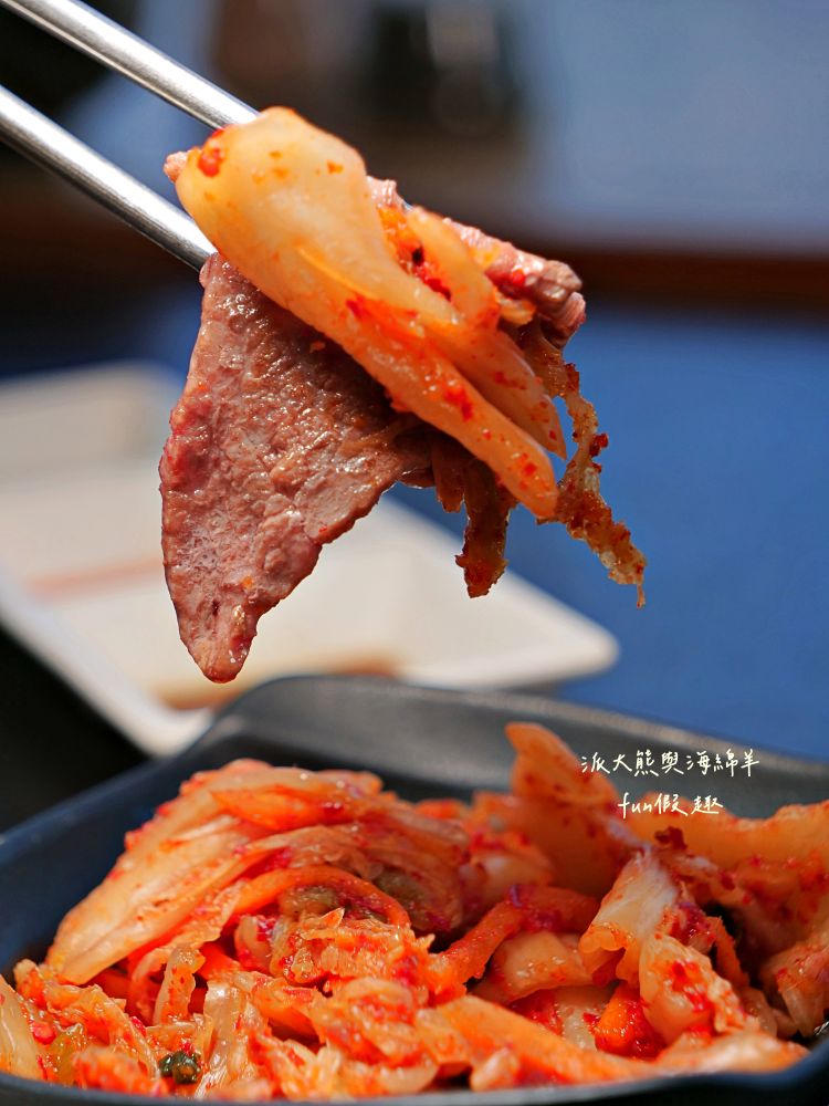 唯真燒肉 南投草屯店｜終於不用跑臺中！挑戰在地最強CP值：雙人套餐肉量直逼1公斤，絕美稻浪x神級泰式烤肉醬x銷魂一饌冬蔭功湯底，免服務費無低消，還有證書的日本A5和牛！