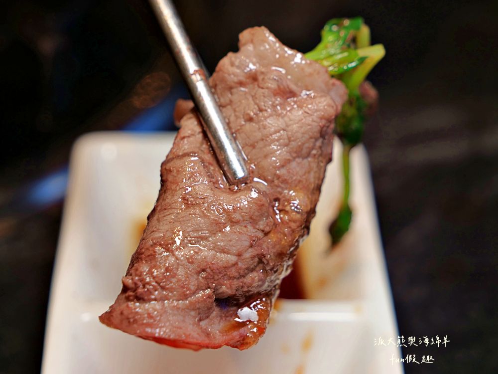 唯真燒肉 南投草屯店｜終於不用跑臺中！挑戰在地最強CP值：雙人套餐肉量直逼1公斤，絕美稻浪x神級泰式烤肉醬x銷魂一饌冬蔭功湯底，免服務費無低消，還有證書的日本A5和牛！