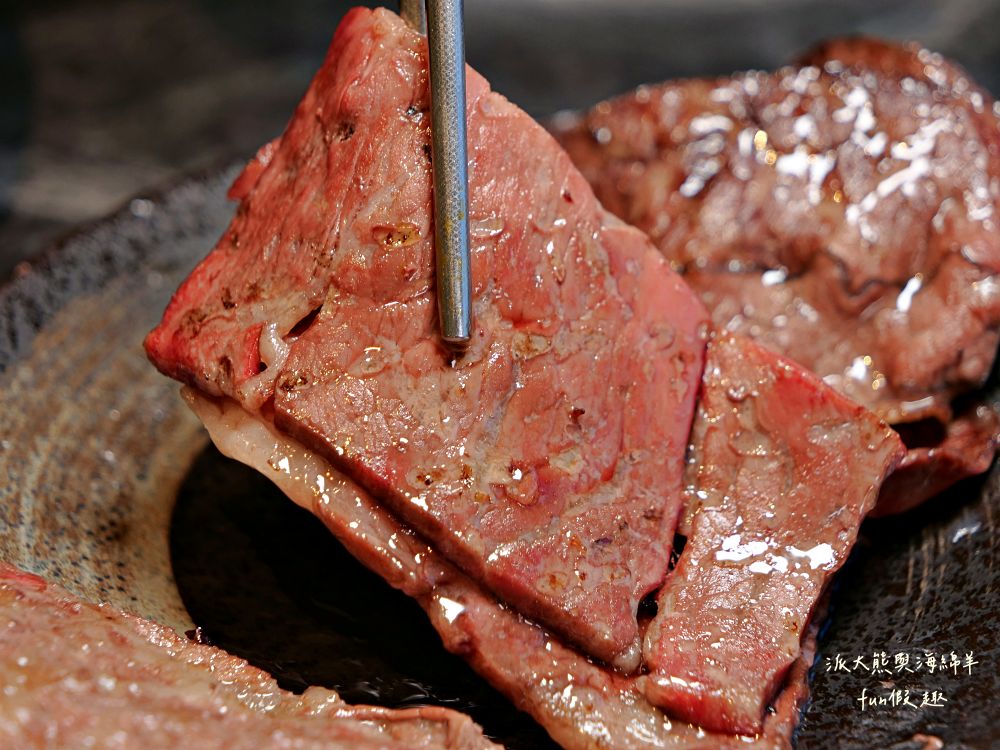 唯真燒肉 南投草屯店｜終於不用跑臺中！挑戰在地最強CP值：雙人套餐肉量直逼1公斤，絕美稻浪x神級泰式烤肉醬x銷魂一饌冬蔭功湯底，免服務費無低消，還有證書的日本A5和牛！