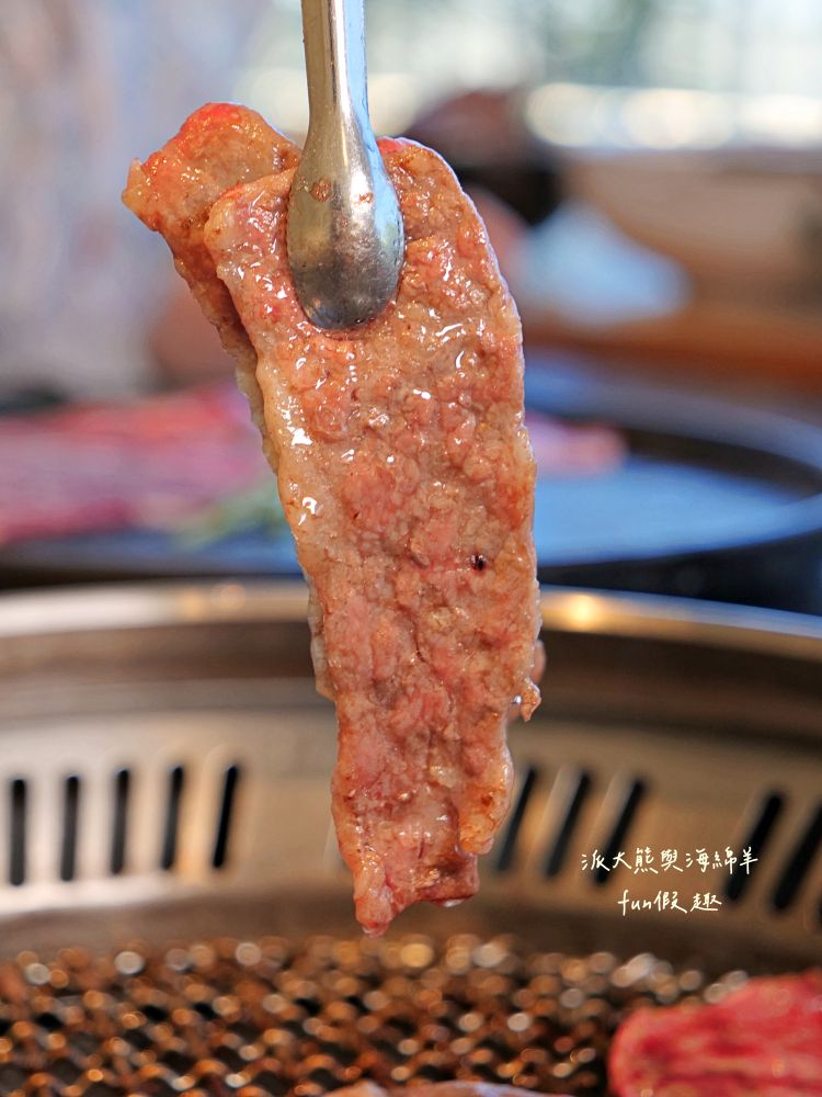 唯真燒肉 南投草屯店｜終於不用跑臺中！挑戰在地最強CP值：雙人套餐肉量直逼1公斤，絕美稻浪x神級泰式烤肉醬x銷魂一饌冬蔭功湯底，免服務費無低消，還有證書的日本A5和牛！