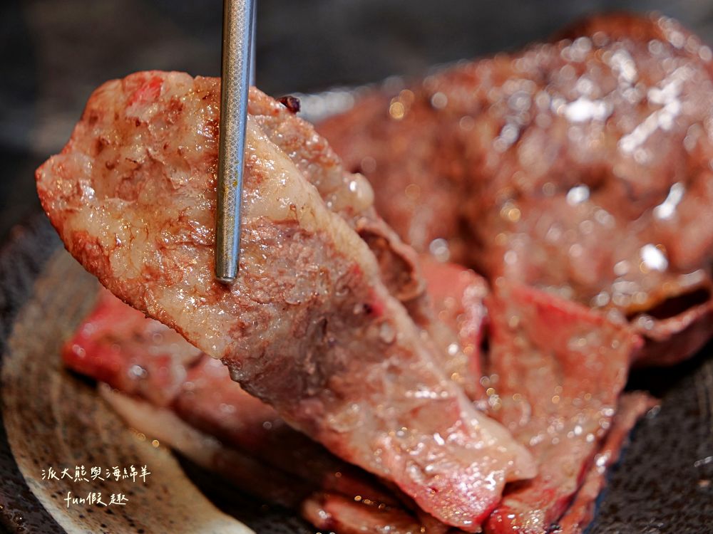 唯真燒肉 南投草屯店｜終於不用跑臺中！挑戰在地最強CP值：雙人套餐肉量直逼1公斤，絕美稻浪x神級泰式烤肉醬x銷魂一饌冬蔭功湯底，免服務費無低消，還有證書的日本A5和牛！