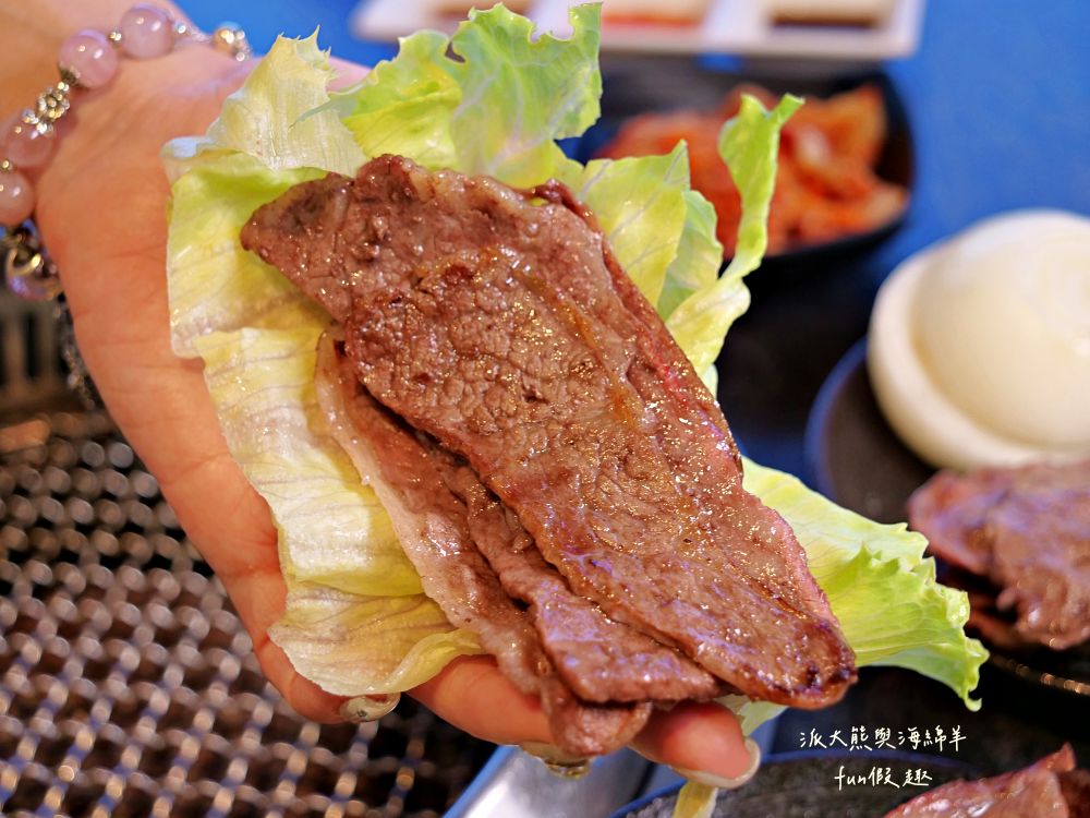 唯真燒肉 南投草屯店｜終於不用跑臺中！挑戰在地最強CP值：雙人套餐肉量直逼1公斤，絕美稻浪x神級泰式烤肉醬x銷魂一饌冬蔭功湯底，免服務費無低消，還有證書的日本A5和牛！