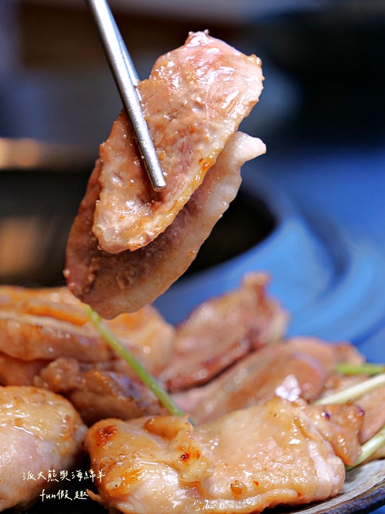 唯真燒肉 南投草屯店｜終於不用跑臺中！挑戰在地最強CP值：雙人套餐肉量直逼1公斤，絕美稻浪x神級泰式烤肉醬x銷魂一饌冬蔭功湯底，免服務費無低消，還有證書的日本A5和牛！