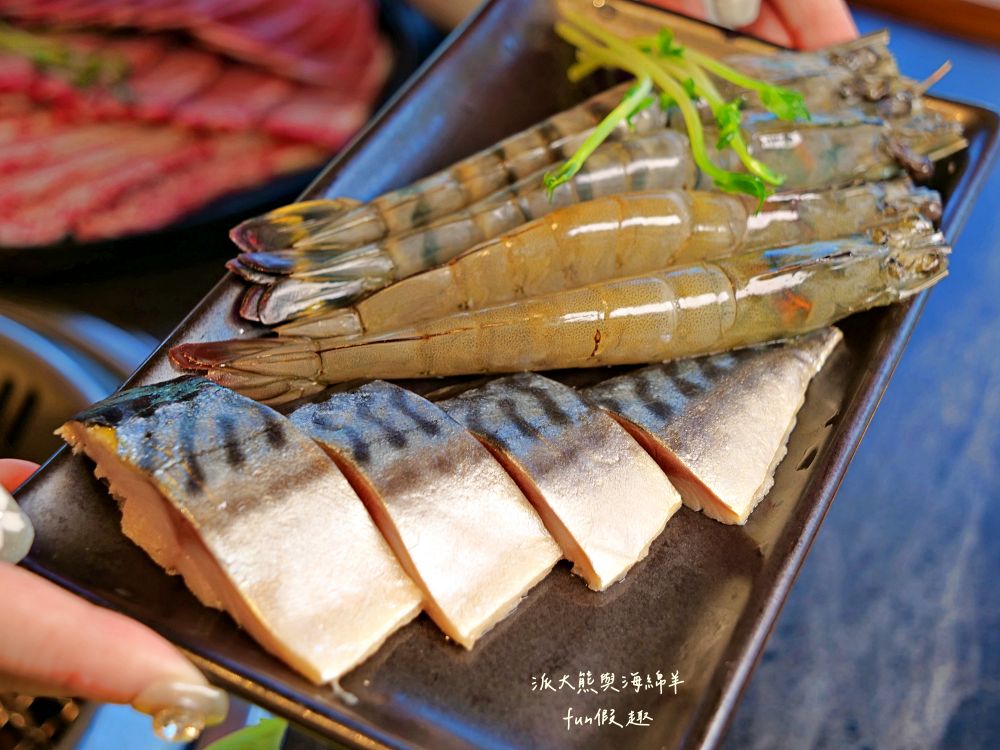 唯真燒肉 南投草屯店｜終於不用跑臺中！挑戰在地最強CP值：雙人套餐肉量直逼1公斤，絕美稻浪x神級泰式烤肉醬x銷魂一饌冬蔭功湯底，免服務費無低消，還有證書的日本A5和牛！