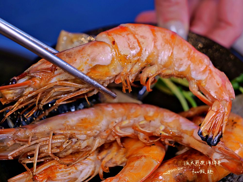 唯真燒肉 南投草屯店｜終於不用跑臺中！挑戰在地最強CP值：雙人套餐肉量直逼1公斤，絕美稻浪x神級泰式烤肉醬x銷魂一饌冬蔭功湯底，免服務費無低消，還有證書的日本A5和牛！