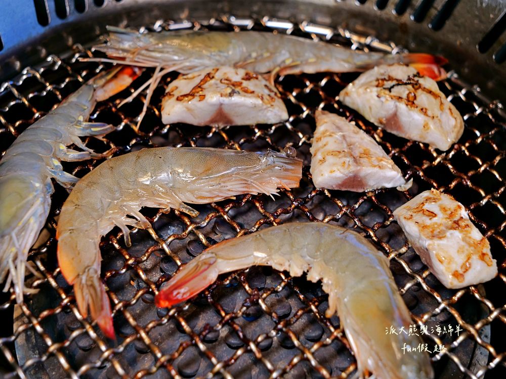 唯真燒肉 南投草屯店｜終於不用跑臺中！挑戰在地最強CP值：雙人套餐肉量直逼1公斤，絕美稻浪x神級泰式烤肉醬x銷魂一饌冬蔭功湯底，免服務費無低消，還有證書的日本A5和牛！