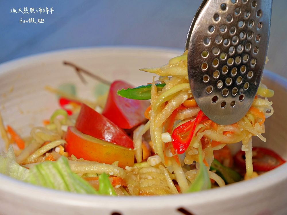 唯真燒肉 南投草屯店｜終於不用跑臺中！挑戰在地最強CP值：雙人套餐肉量直逼1公斤，絕美稻浪x神級泰式烤肉醬x銷魂一饌冬蔭功湯底，免服務費無低消，還有證書的日本A5和牛！