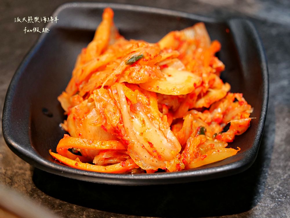 唯真燒肉 南投草屯店｜終於不用跑臺中！挑戰在地最強CP值：雙人套餐肉量直逼1公斤，絕美稻浪x神級泰式烤肉醬x銷魂一饌冬蔭功湯底，免服務費無低消，還有證書的日本A5和牛！