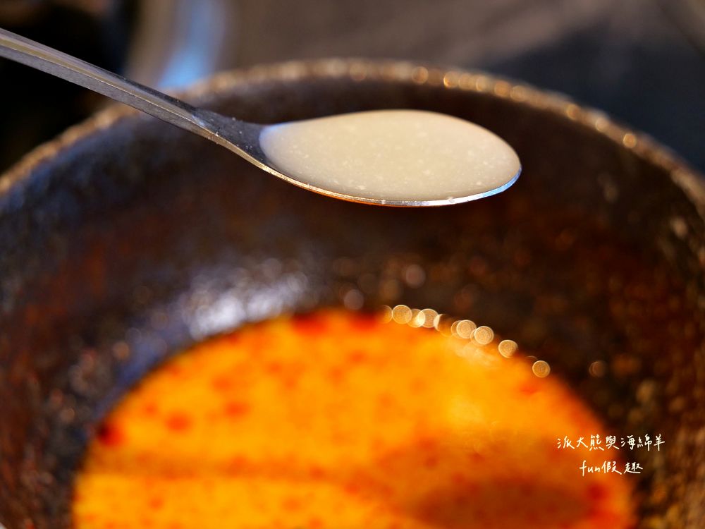 唯真燒肉 南投草屯店｜終於不用跑臺中！挑戰在地最強CP值：雙人套餐肉量直逼1公斤，絕美稻浪x神級泰式烤肉醬x銷魂一饌冬蔭功湯底，免服務費無低消，還有證書的日本A5和牛！