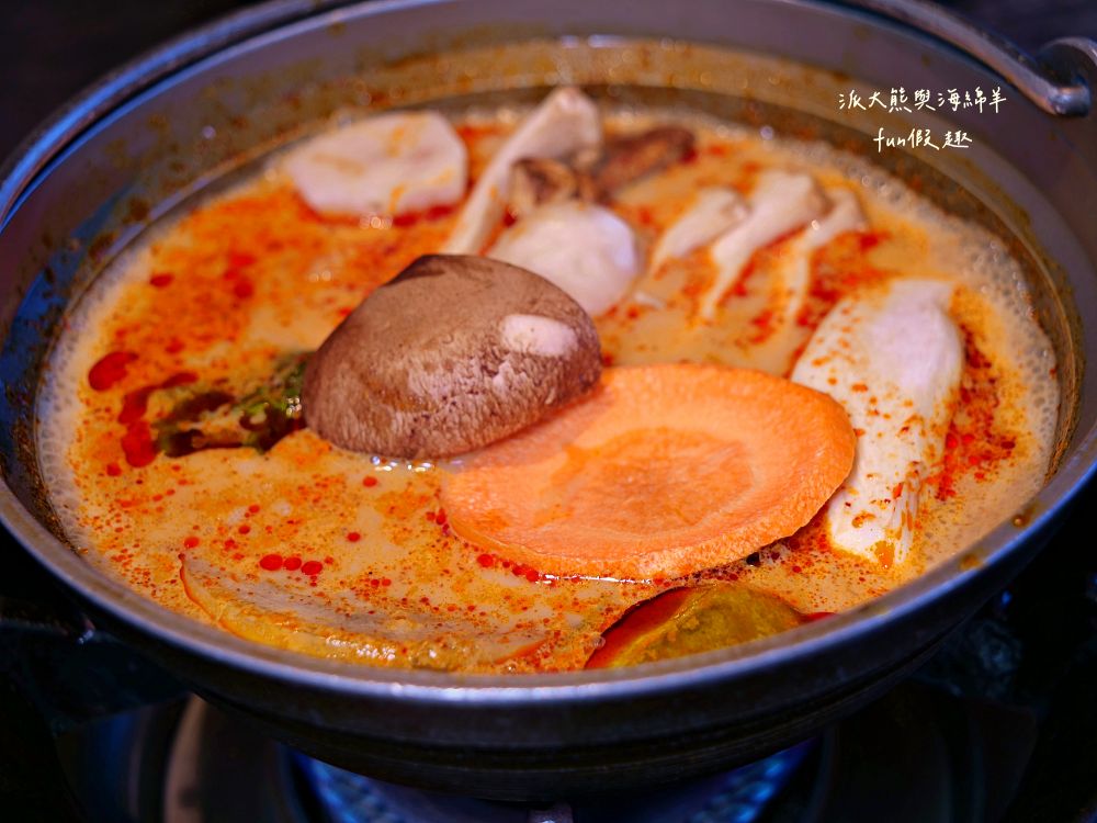 唯真燒肉 南投草屯店｜終於不用跑臺中！挑戰在地最強CP值：雙人套餐肉量直逼1公斤，絕美稻浪x神級泰式烤肉醬x銷魂一饌冬蔭功湯底，免服務費無低消，還有證書的日本A5和牛！