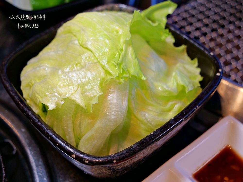 唯真燒肉 南投草屯店｜終於不用跑臺中！挑戰在地最強CP值：雙人套餐肉量直逼1公斤，絕美稻浪x神級泰式烤肉醬x銷魂一饌冬蔭功湯底，免服務費無低消，還有證書的日本A5和牛！