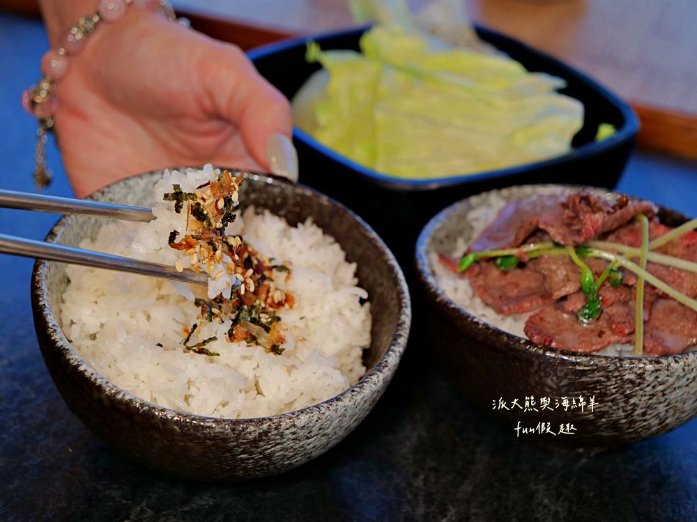 唯真燒肉 南投草屯店｜終於不用跑臺中！挑戰在地最強CP值：雙人套餐肉量直逼1公斤，絕美稻浪x神級泰式烤肉醬x銷魂一饌冬蔭功湯底，免服務費無低消，還有證書的日本A5和牛！