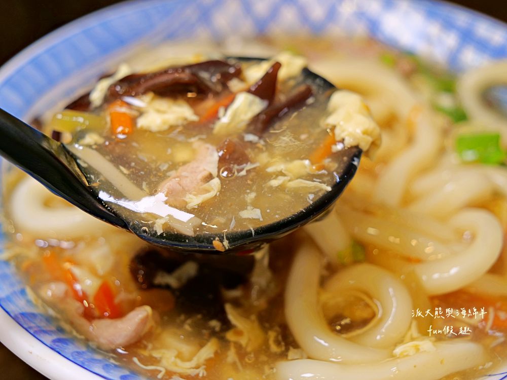 2025李媽媽民族鍋燒老店|自1963年開業至今,臺南人從小吃到大的經典鍋燒麵老字號!海產意麵、酸辣大麵、活魷魚全都必點,超過60年始終如一的好味道與人情味,即使排隊也甘願~ - 第28張圖