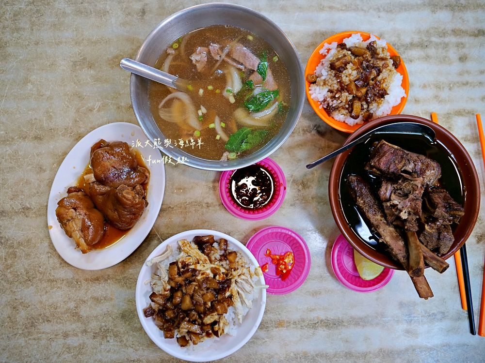 2025良友藥燉排骨枸杞土虱｜臺北延三夜市深夜食堂推薦，30年老字號暖心補冬首選！十多種中藥慢熬入味、黑金湯頭甘甜不苦澀、骨肉分離超軟嫩，加點銷魂雞滷飯與黏嘴滷豬腳超滿足～