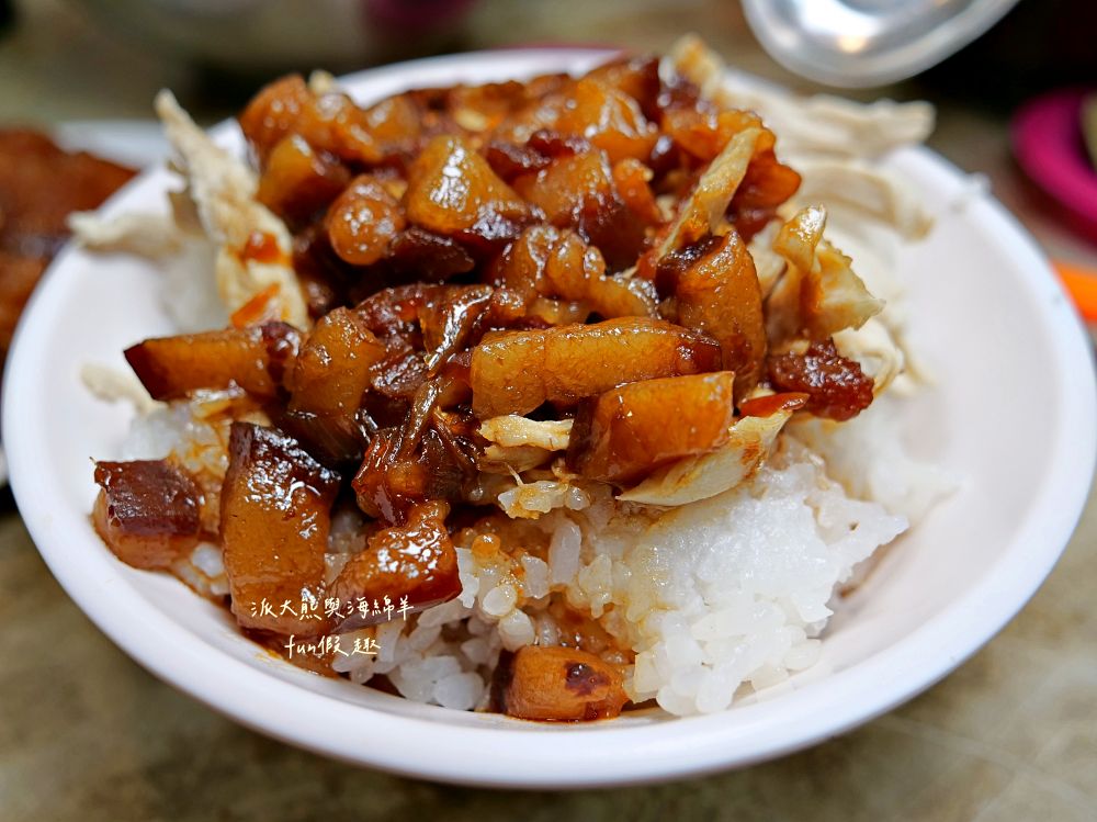 2025良友藥燉排骨枸杞土虱｜臺北延三夜市深夜食堂推薦，30年老字號暖心補冬首選！十多種中藥慢熬入味、黑金湯頭甘甜不苦澀、骨肉分離超軟嫩，加點銷魂雞滷飯與黏嘴滷豬腳超滿足～