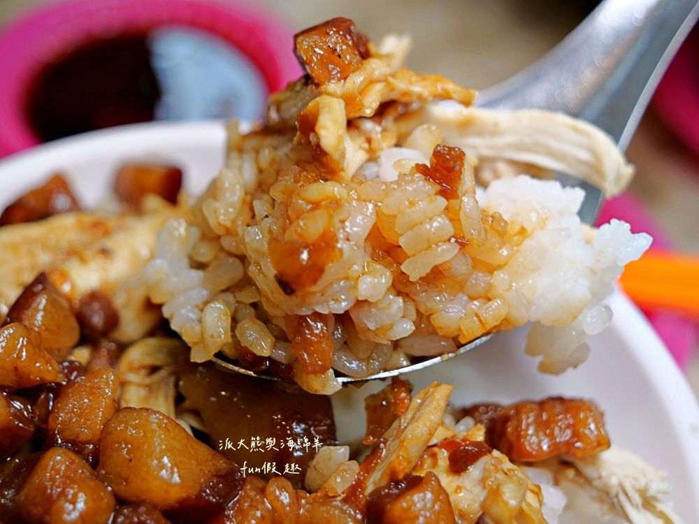 2025良友藥燉排骨枸杞土虱｜臺北延三夜市深夜食堂推薦，30年老字號暖心補冬首選！十多種中藥慢熬入味、黑金湯頭甘甜不苦澀、骨肉分離超軟嫩，加點銷魂雞滷飯與黏嘴滷豬腳超滿足～