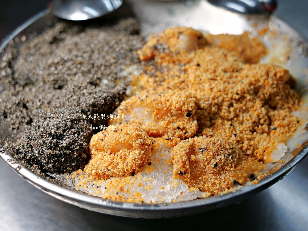 2025魏祥記純糖麻糬｜臺北延三夜市50年老店，客家古早味燒麻糬，純糖純糯米製作，金黃花生粉與濃郁黑芝麻的完美相遇，視覺與味覺的黑金雙重奏！