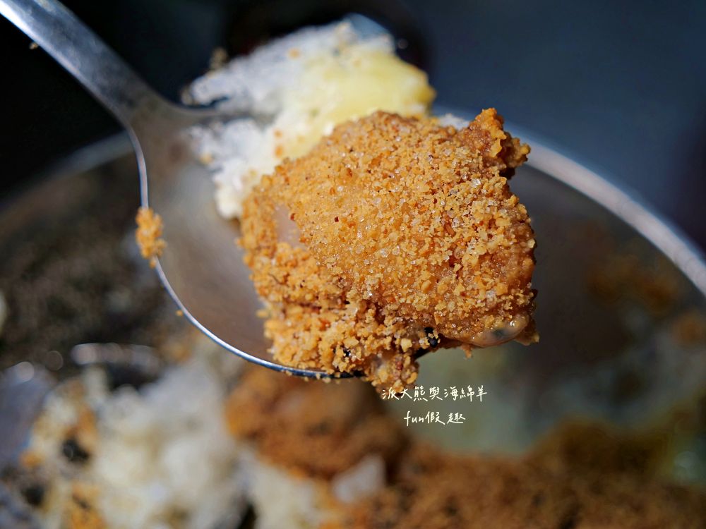 2025魏祥記純糖麻糬｜臺北延三夜市50年老店，客家古早味燒麻糬，純糖純糯米製作，金黃花生粉與濃郁黑芝麻的完美相遇，視覺與味覺的黑金雙重奏！