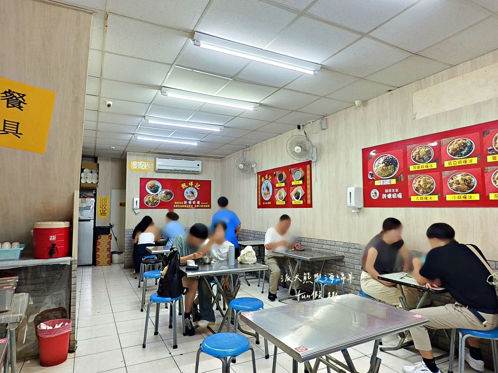 2025魏祥記純糖麻糬｜臺北延三夜市50年老店，客家古早味燒麻糬，純糖純糯米製作，金黃花生粉與濃郁黑芝麻的完美相遇，視覺與味覺的黑金雙重奏！