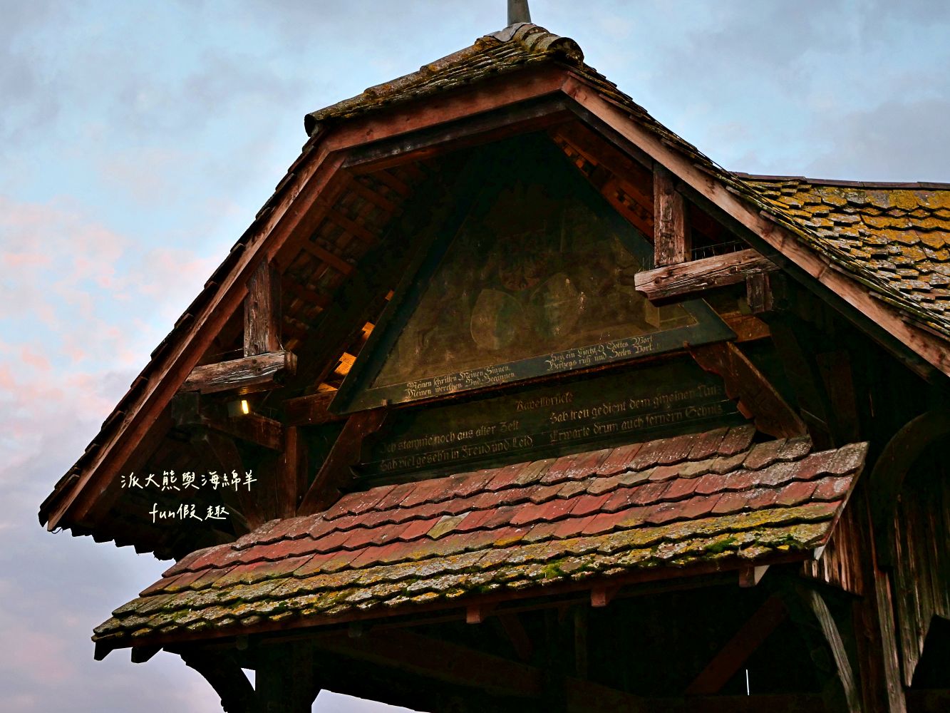 卡貝爾橋Kapellbrücke︱羅伊斯河（River Reuss）水岸風情與古色古香八角水塔、琉森火車站～春季德瑞13日夢幻跟團︱DAY4-8～琉森Luzern市區散策PART2
