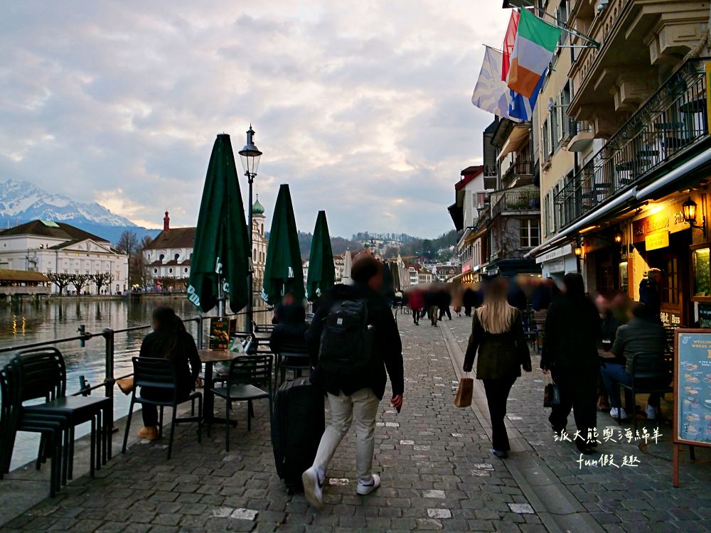 卡貝爾橋Kapellbrücke︱羅伊斯河（River Reuss）水岸風情與古色古香八角水塔、琉森火車站～春季德瑞13日夢幻跟團︱DAY4-8～琉森Luzern市區散策PART2