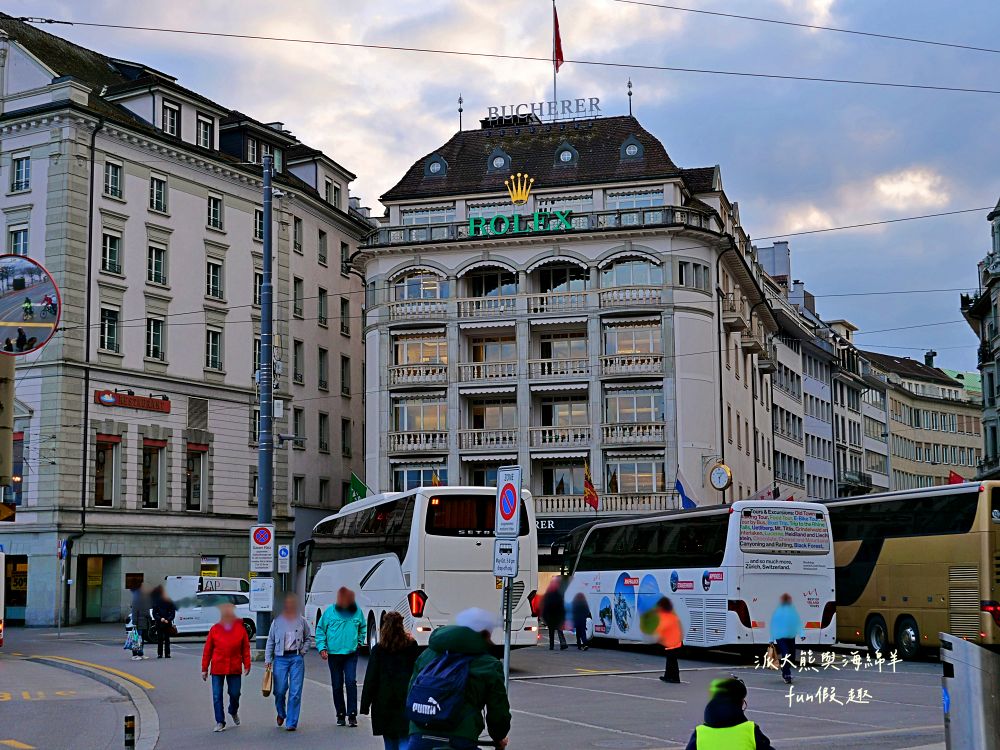 卡貝爾橋Kapellbrücke︱羅伊斯河（River Reuss）水岸風情與古色古香八角水塔、琉森火車站～春季德瑞13日夢幻跟團︱DAY4-8～琉森Luzern市區散策PART2