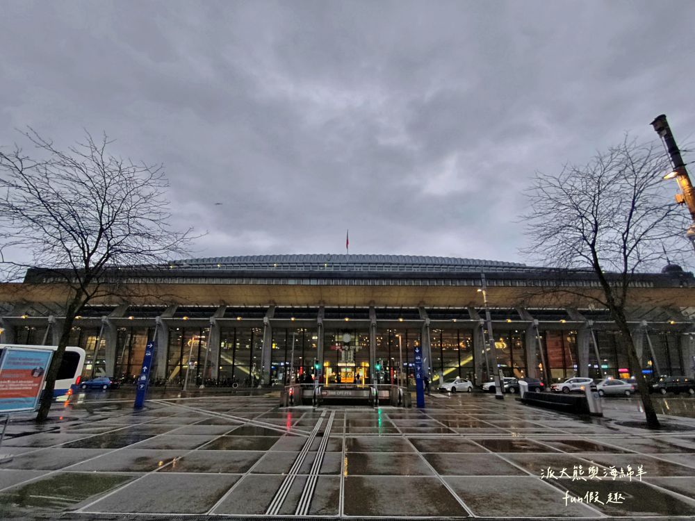 卡貝爾橋Kapellbrücke︱羅伊斯河（River Reuss）水岸風情與古色古香八角水塔、琉森火車站～春季德瑞13日夢幻跟團︱DAY4-8～琉森Luzern市區散策PART2