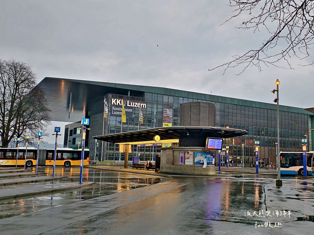 卡貝爾橋Kapellbrücke︱羅伊斯河（River Reuss）水岸風情與古色古香八角水塔、琉森火車站～春季德瑞13日夢幻跟團︱DAY4-8～琉森Luzern市區散策PART2