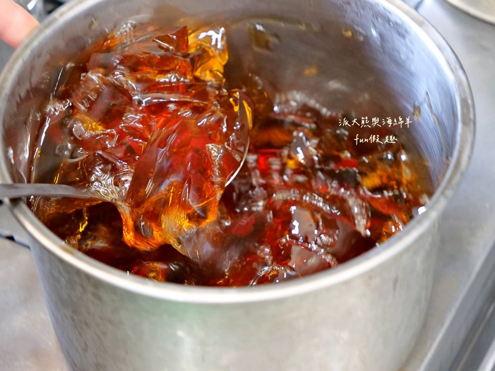 曾家純蔗糖草屯店｜來自竹山興達自種甘蔗，延續百年製糖傳統，熬煮成最純粹蔗糖系列飲品，打造【蔗香x茶韻】的雙重饗宴，還有純粹甘蔗汁～