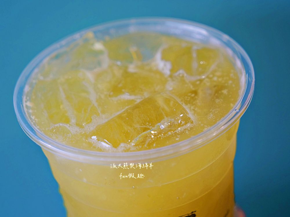 曾家純蔗糖草屯店｜來自竹山興達自種甘蔗，延續百年製糖傳統，熬煮成最純粹蔗糖系列飲品，打造【蔗香x茶韻】的雙重饗宴，還有純粹甘蔗汁～