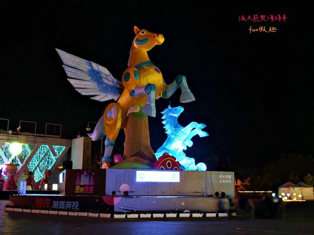 2026南投燈會 馳光萬馬奔投～必逛「反應過激的貓暢遊南投13鄉鎮 × 十二生肖主題燈組」2/14開幕！雙主燈&水舞煙火時間表、接駁停車全攻略懶人包～附近美食看這裡！
