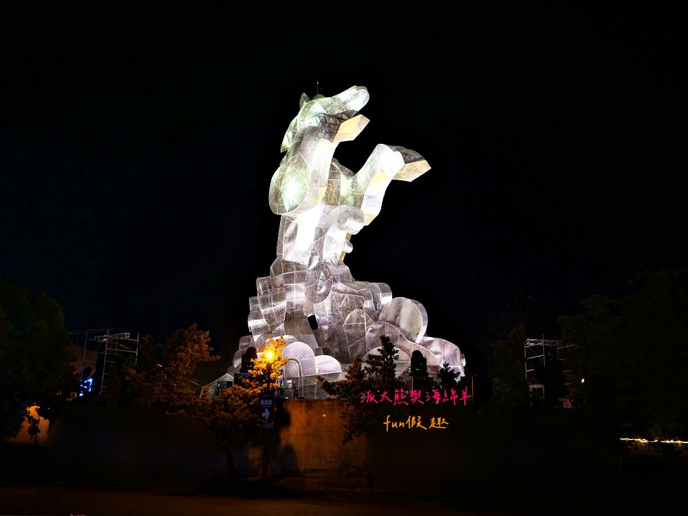 2026南投燈會 馳光萬馬奔投～必逛「反應過激的貓暢遊南投13鄉鎮 × 十二生肖主題燈組」2/14開幕！雙主燈&水舞煙火時間表、接駁停車全攻略懶人包～附近美食看這裡！