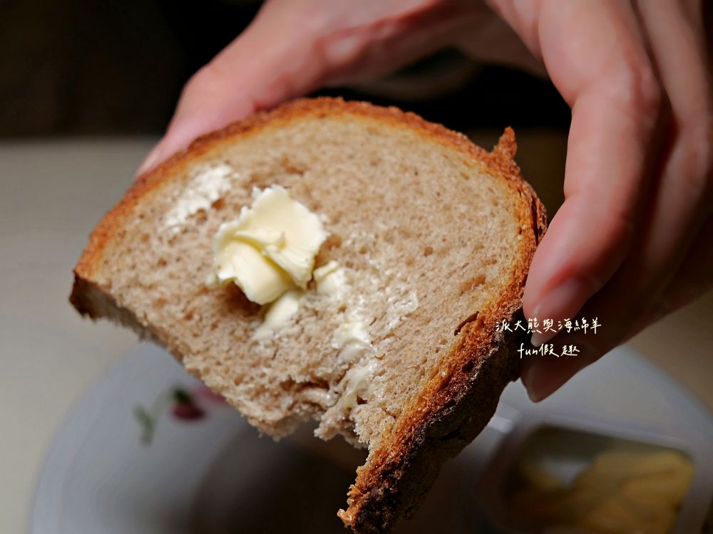 Restaurant Schiff︱瑞士琉森老城區美食~走進卡貝爾橋畔的微醺時光:品嚐一口道地的琉森老靈魂!春季德瑞13日夢幻跟團︱DAY4-10 - 第23張圖 Restaurant Schiff︱瑞士琉森老城區美食~走進卡貝爾橋畔的微醺時光:品嚐一口道地的琉森老靈魂!春季德瑞13日夢幻跟團︱DAY4-10