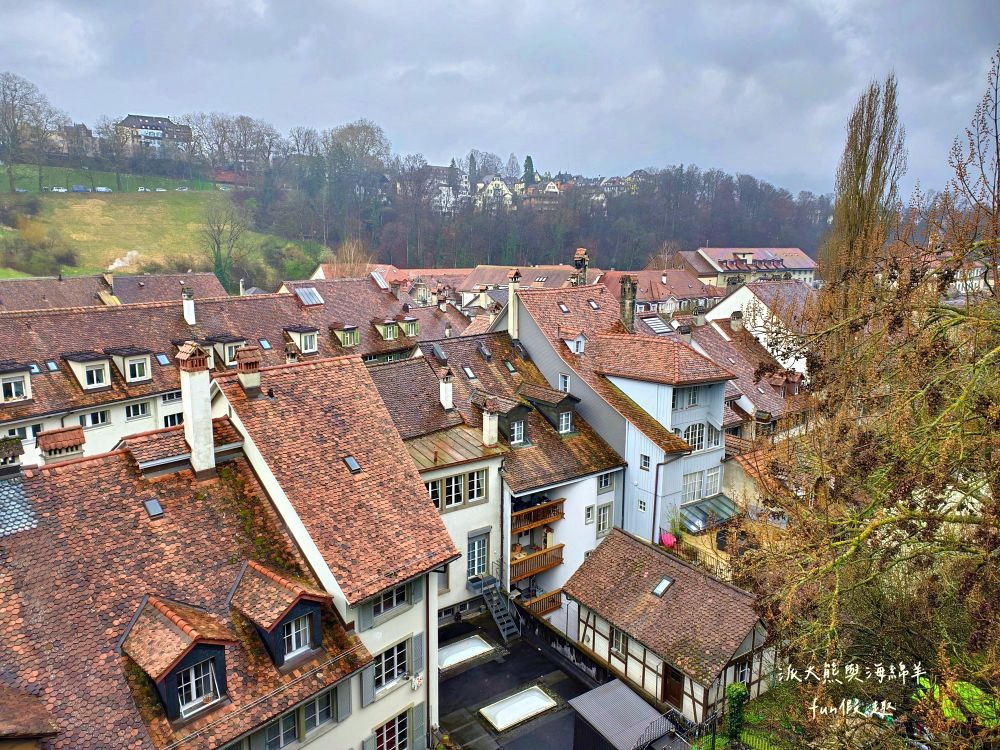 瑞士伯恩（Bern）散策︱玫瑰園（Rosengarten）俯瞰世界文化遺產舊城區！伯爾尼必看天文鐘表演與熊公園，絕美U型河灣與愛因斯坦故居（含交通攻略）春季德瑞13日夢幻跟團︱DAY5-1～