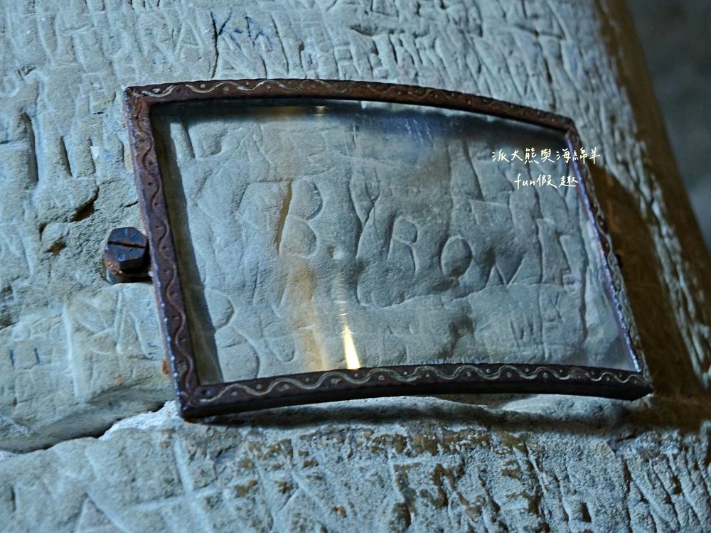 西庸堡Château de Chillon瑞士蒙特勒︱漂浮在日內瓦湖上的中世紀童話古堡！是皇宮還是監獄？走進拜倫筆下的詩意與哀愁（含交通攻略）～春季德瑞13日夢幻跟團︱DAY5-3